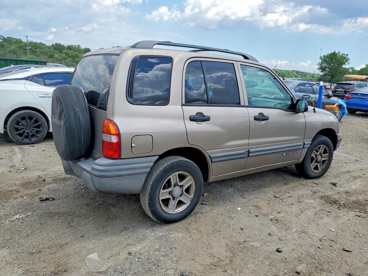 2003 Chevrolet Tracker Желто-коричневый vin: 2CNBJ13C236947081