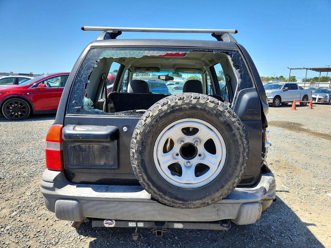 2000 Chevrolet Tracker Gray vin: 2CNBJ13C2Y6914377