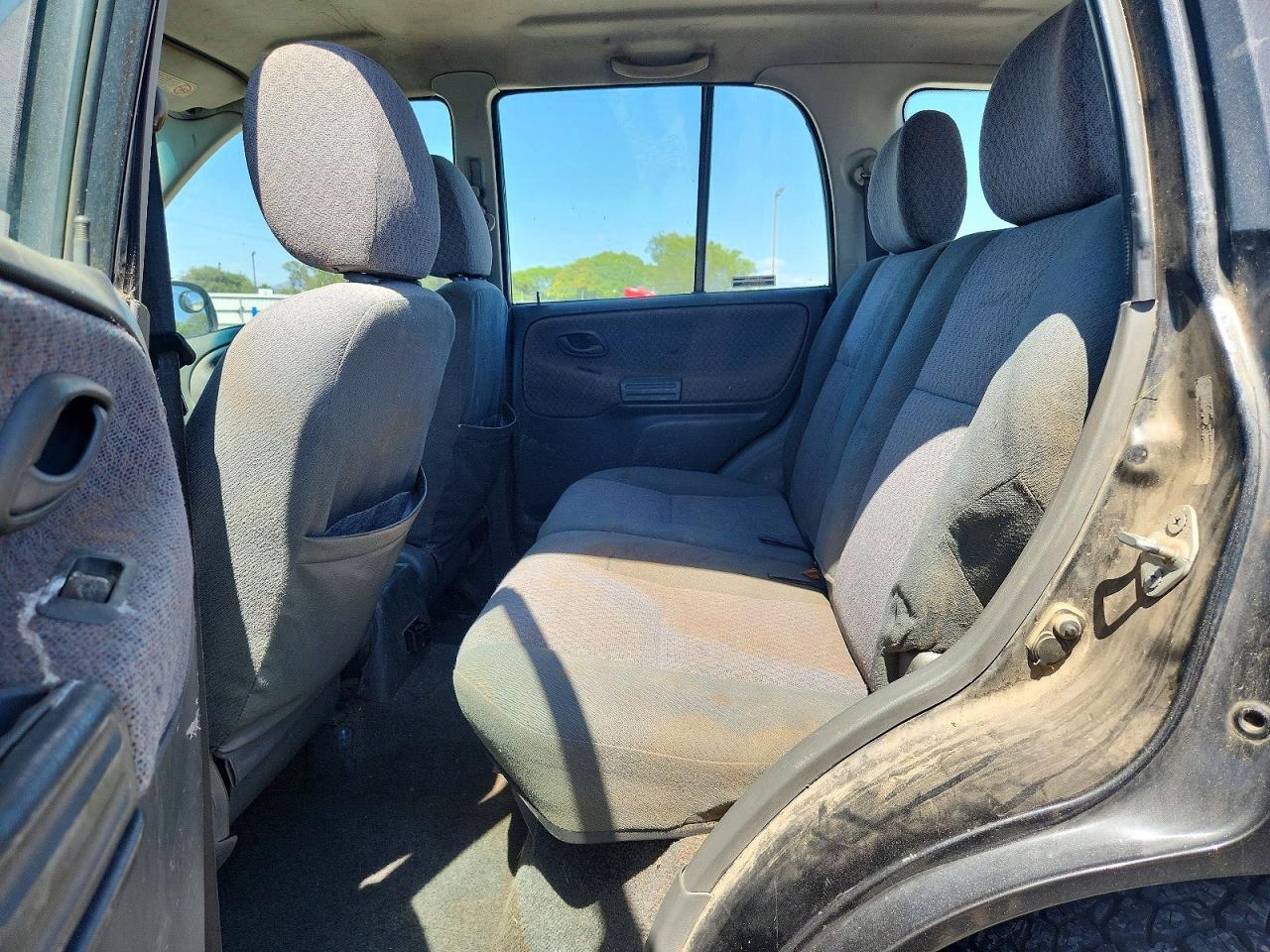 2000 Chevrolet Tracker Gray vin: 2CNBJ13C2Y6914377