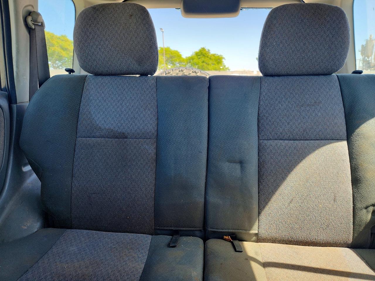 2000 Chevrolet Tracker Gray vin: 2CNBJ13C2Y6914377