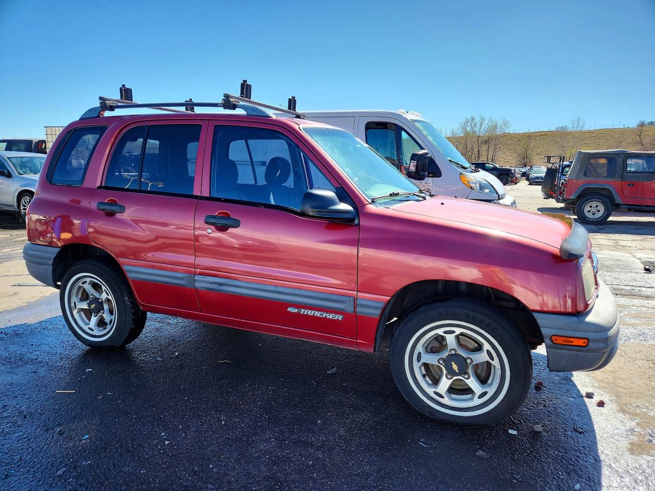 2000 Chevrolet Tracker Burgundy vin: 2CNBJ13C2Y6938596
