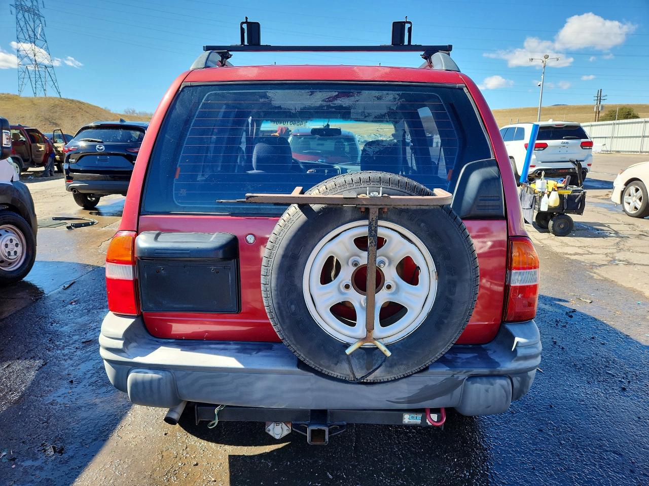2000 Chevrolet Tracker Burgundy vin: 2CNBJ13C2Y6938596