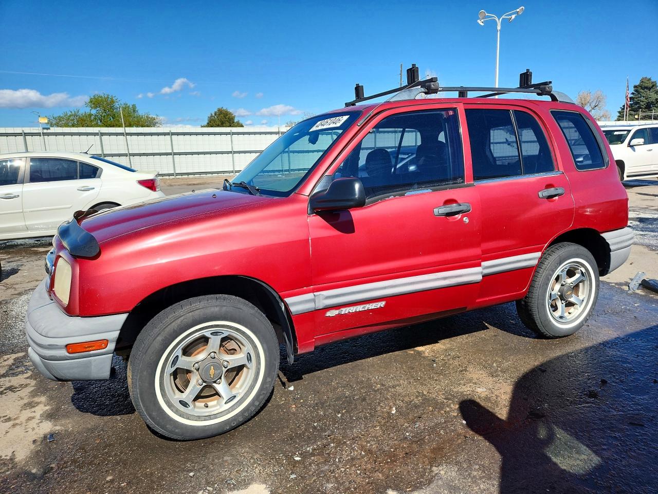2000 Chevrolet Tracker Burgundy vin: 2CNBJ13C2Y6938596