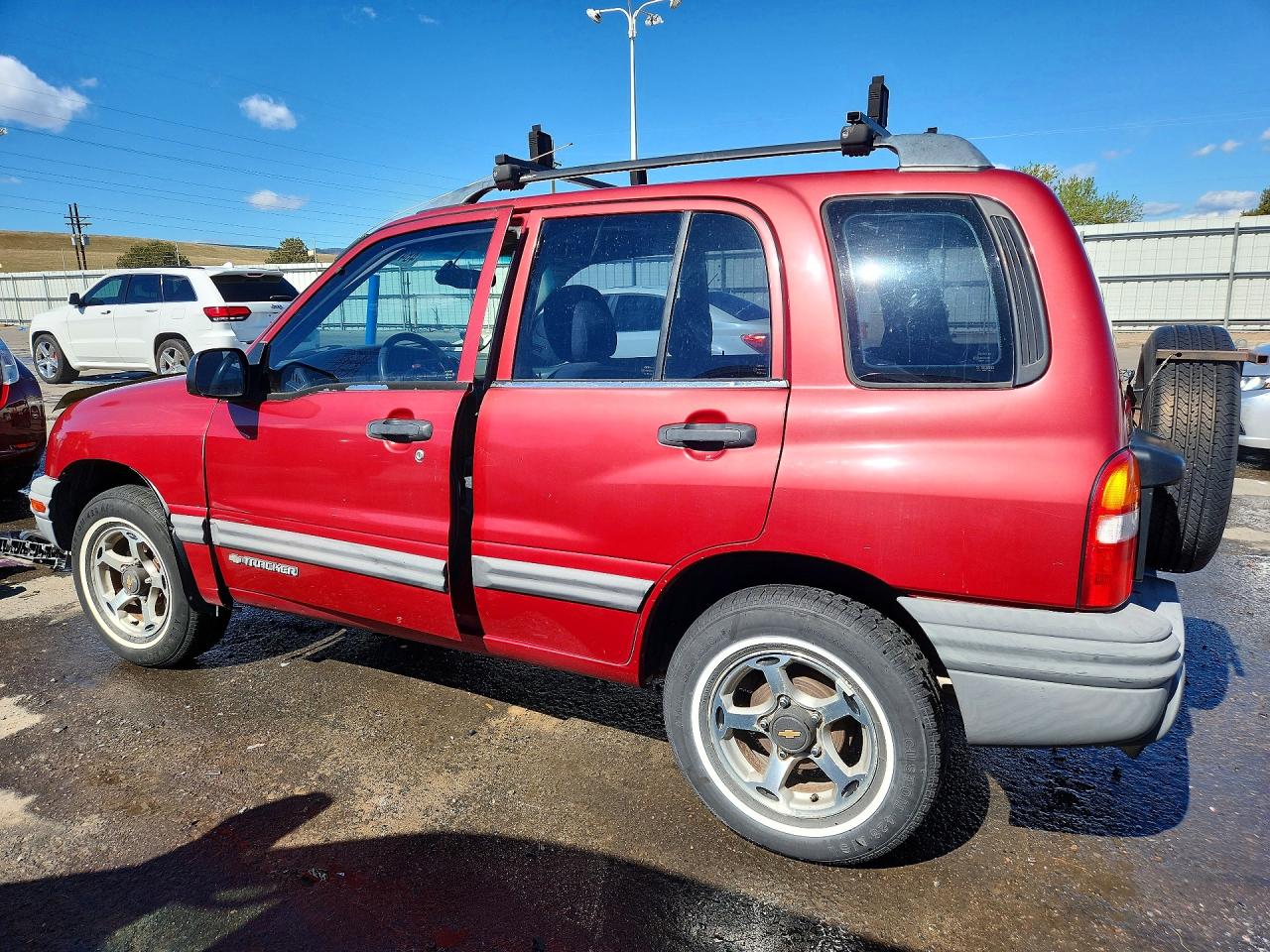 2000 Chevrolet Tracker Burgundy vin: 2CNBJ13C2Y6938596