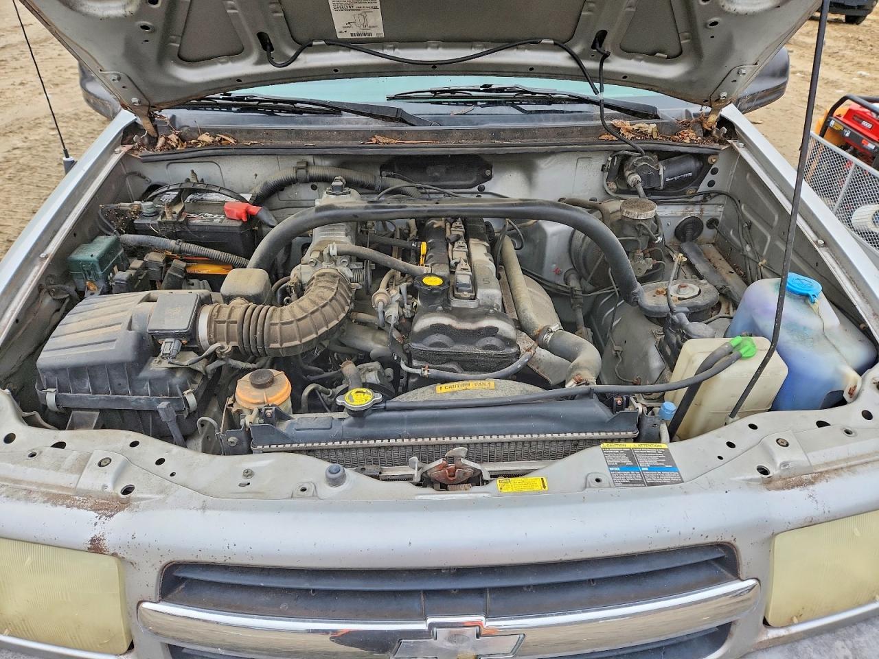 2002 Chev Tracker Серый vin: 2CNBJ13C326923645