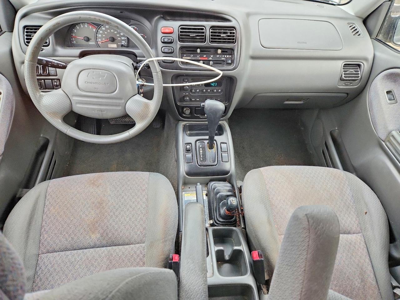 2002 Chev Tracker Серый vin: 2CNBJ13C326923645