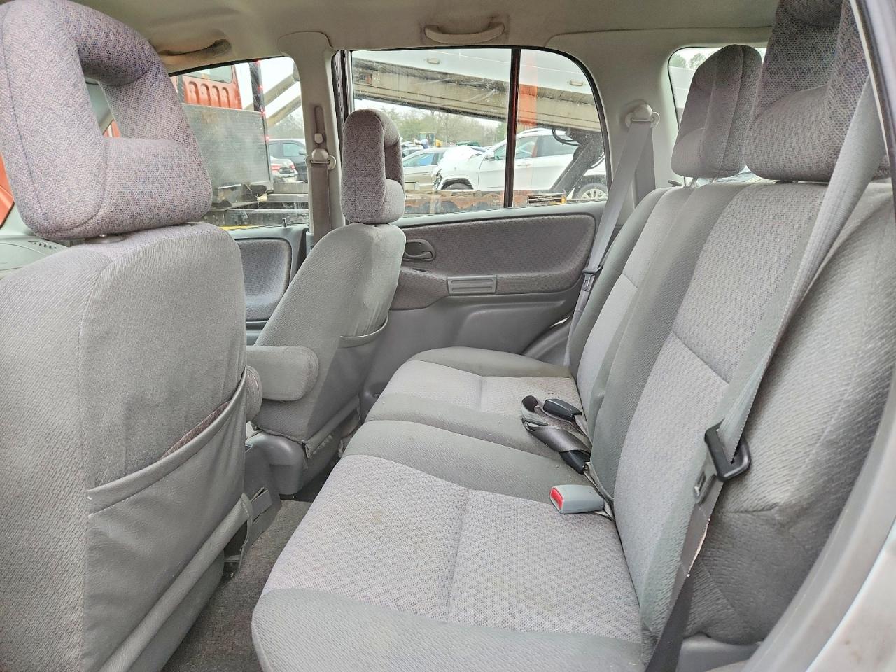 2002 Chev Tracker Серый vin: 2CNBJ13C326923645