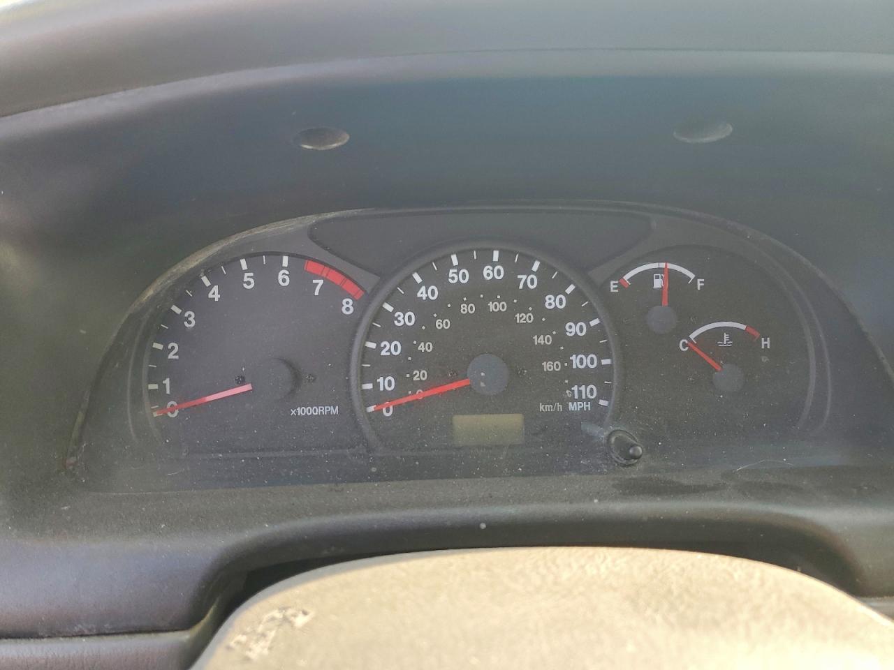 2002 Chevrolet Tracker Темно-бордовый vin: 2CNBJ13C426915571