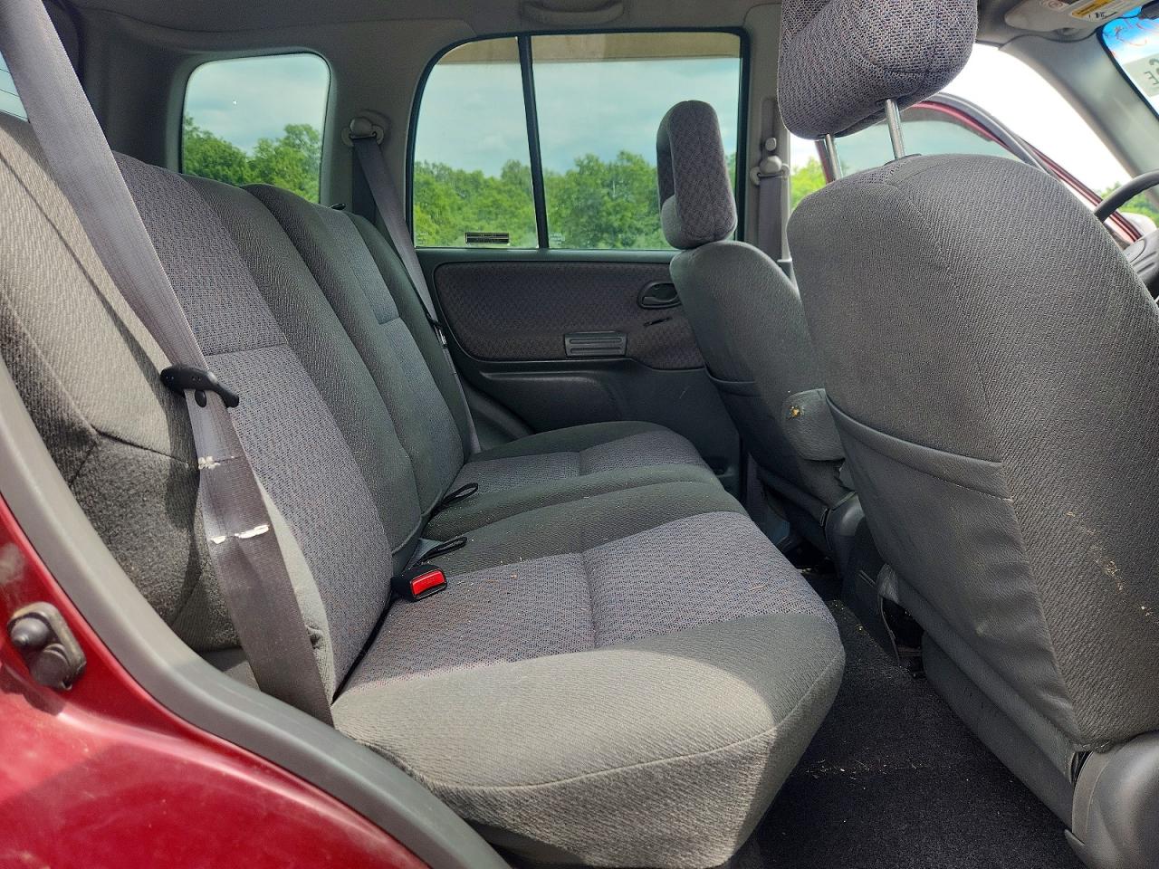 2002 Chevrolet Tracker Burgundy vin: 2CNBJ13C526943654