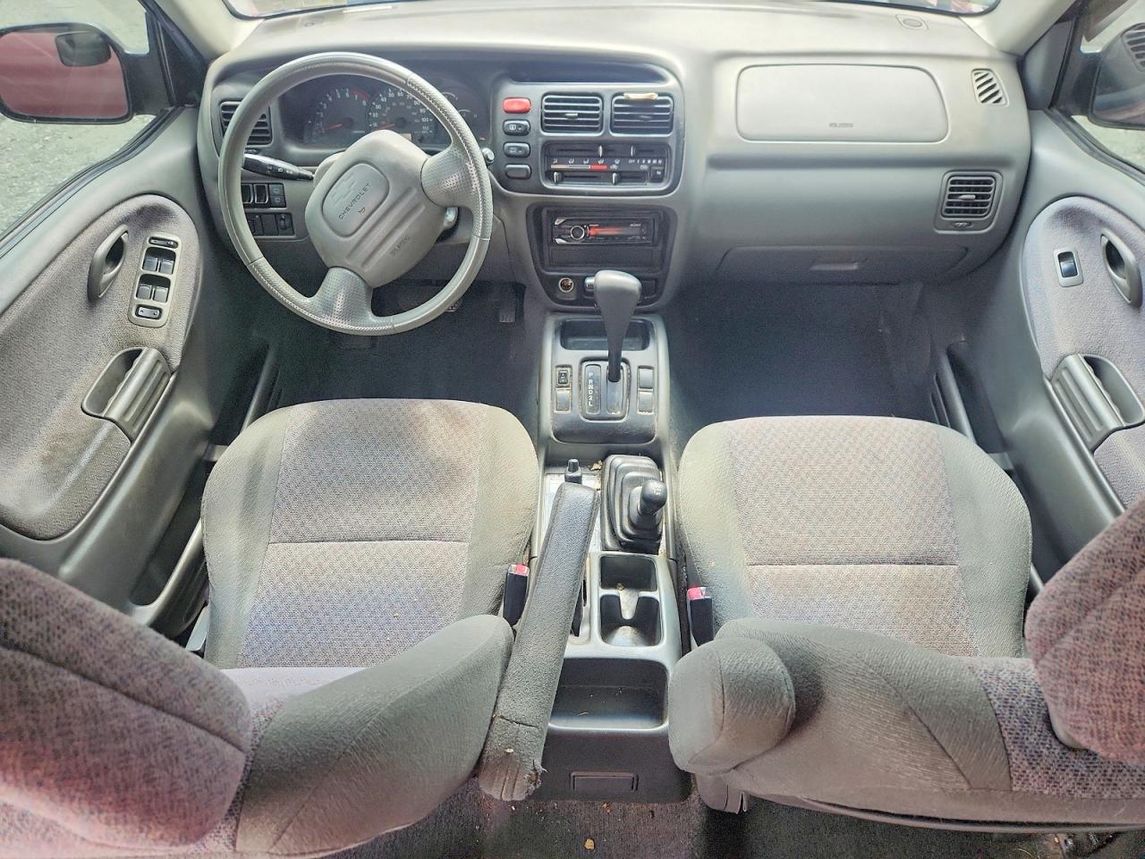 2002 Chevrolet Tracker Burgundy vin: 2CNBJ13C526943654