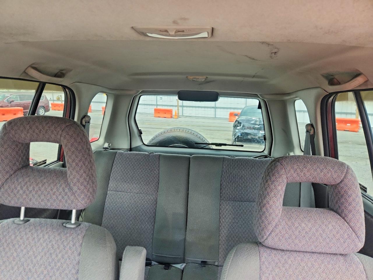 2002 Chevrolet Tracker Burgundy vin: 2CNBJ13C526943654