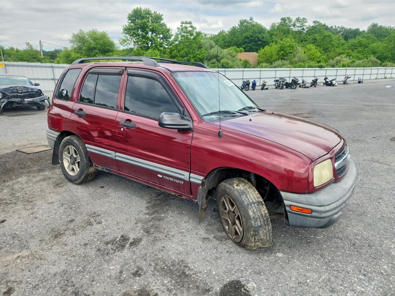 2002 Chevrolet Tracker Burgundy vin: 2CNBJ13C526943654