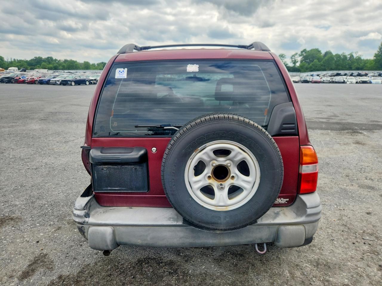 2002 Chevrolet Tracker Burgundy vin: 2CNBJ13C526943654
