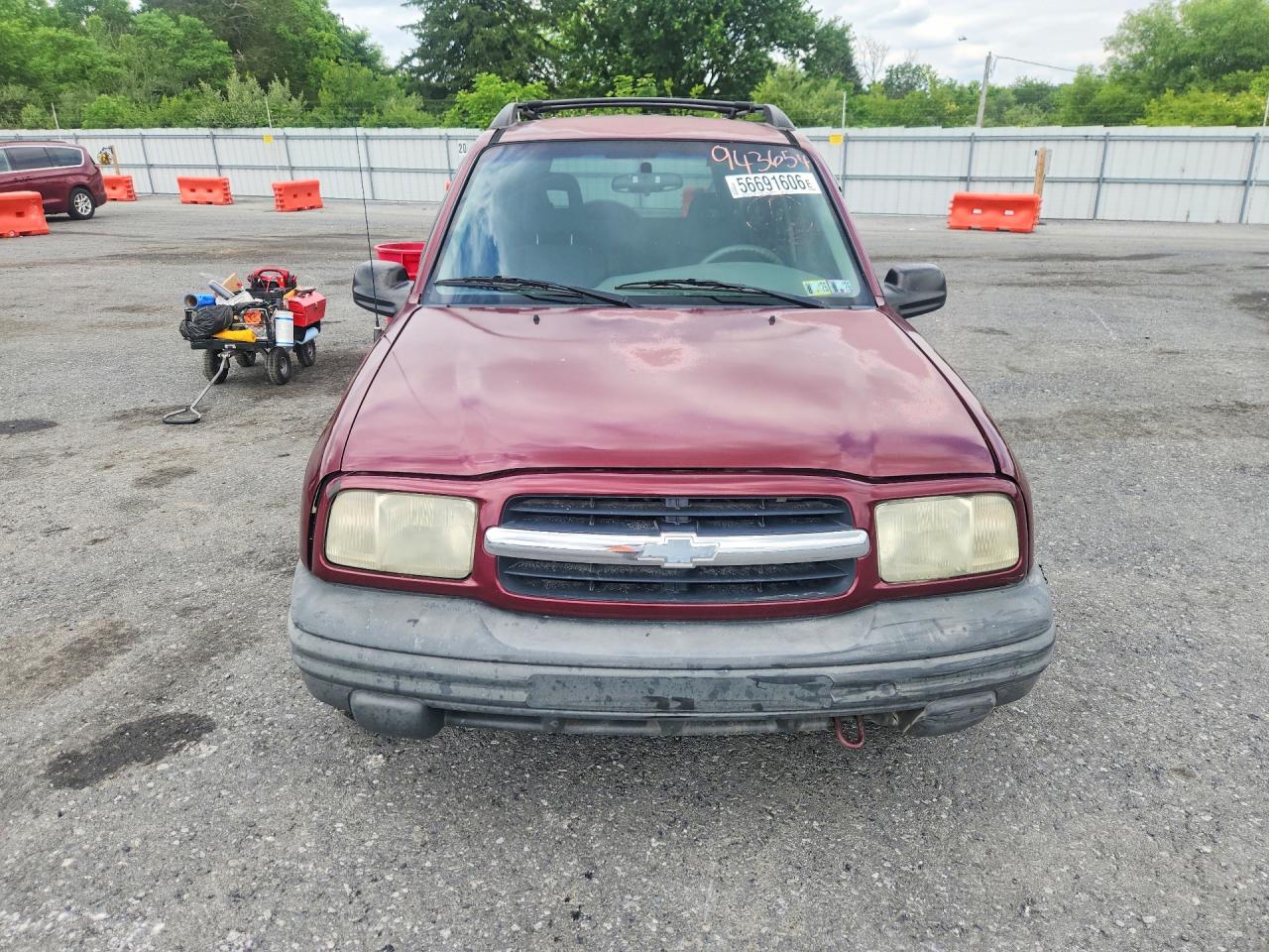 2002 Chevrolet Tracker Burgundy vin: 2CNBJ13C526943654