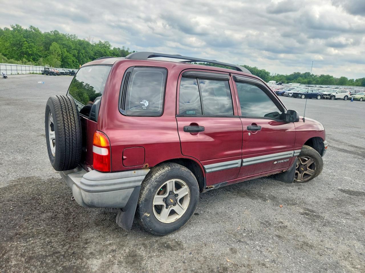 2002 Chevrolet Tracker Burgundy vin: 2CNBJ13C526943654