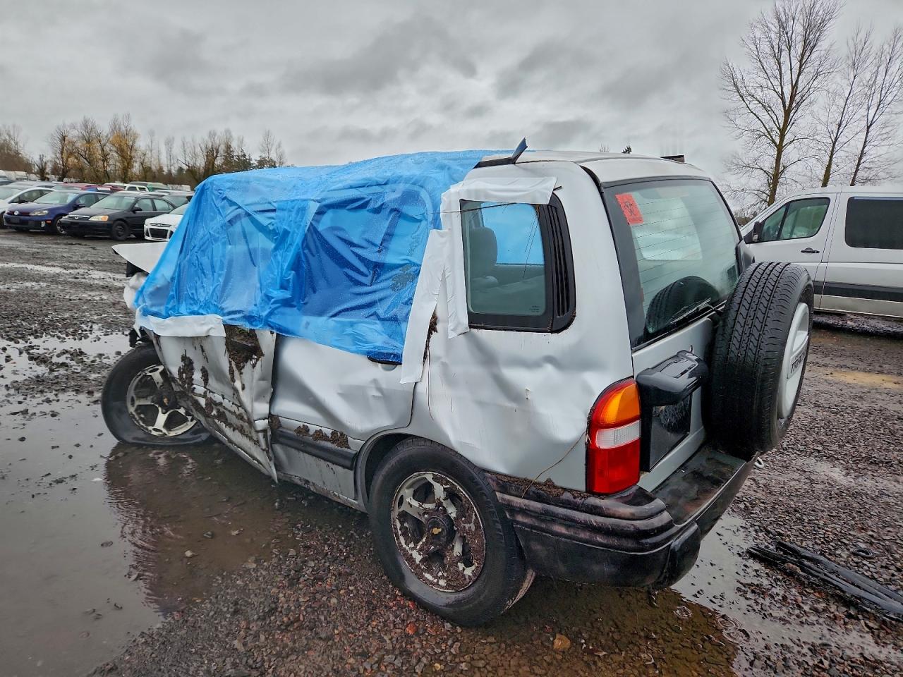 2000 Chev Tracker Серебряный vin: 2CNBJ13C6Y6910753
