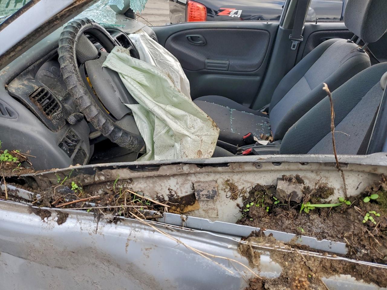 2000 Chev Tracker Серебряный vin: 2CNBJ13C6Y6910753