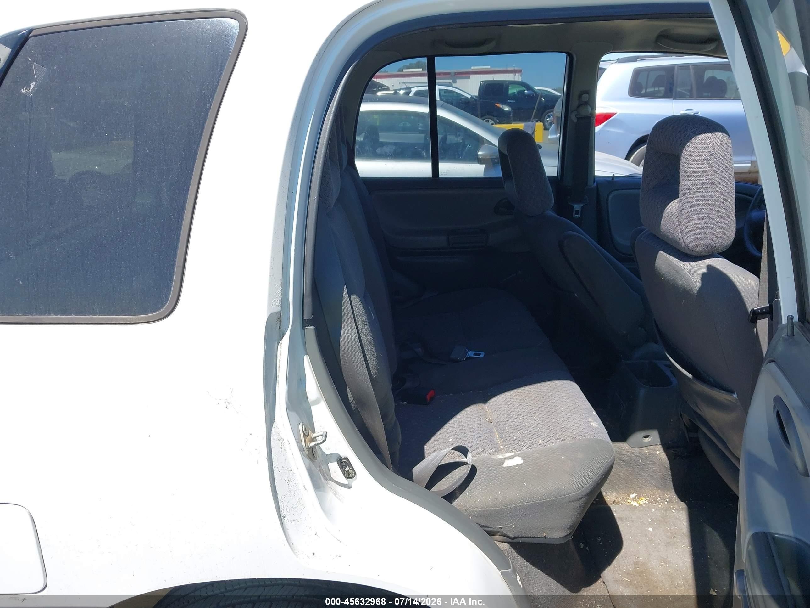 2003 Chevrolet Tracker Hard Top Base Белый vin: 2CNBJ13C736949103