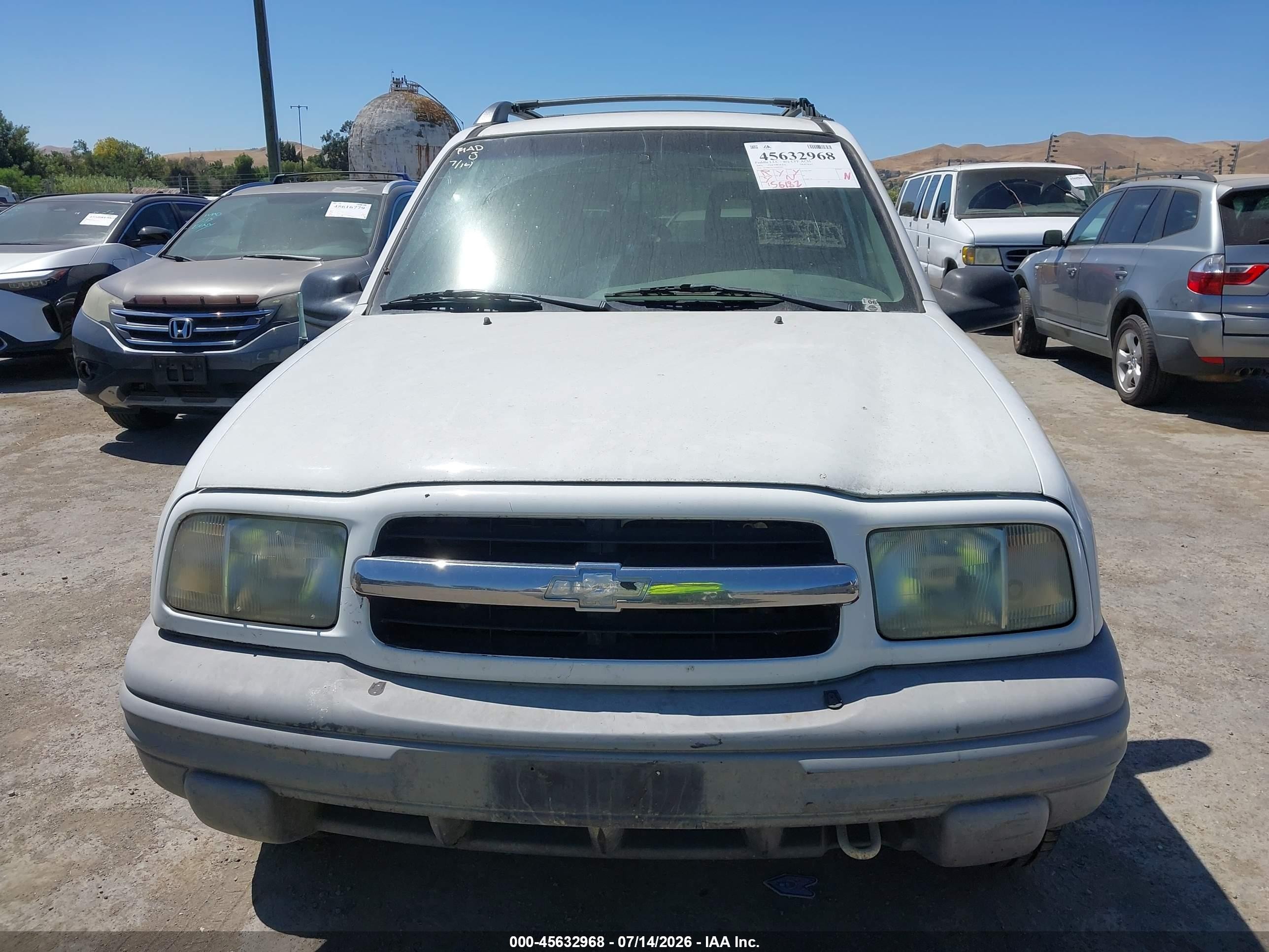 2003 Chevrolet Tracker Hard Top Base Белый vin: 2CNBJ13C736949103