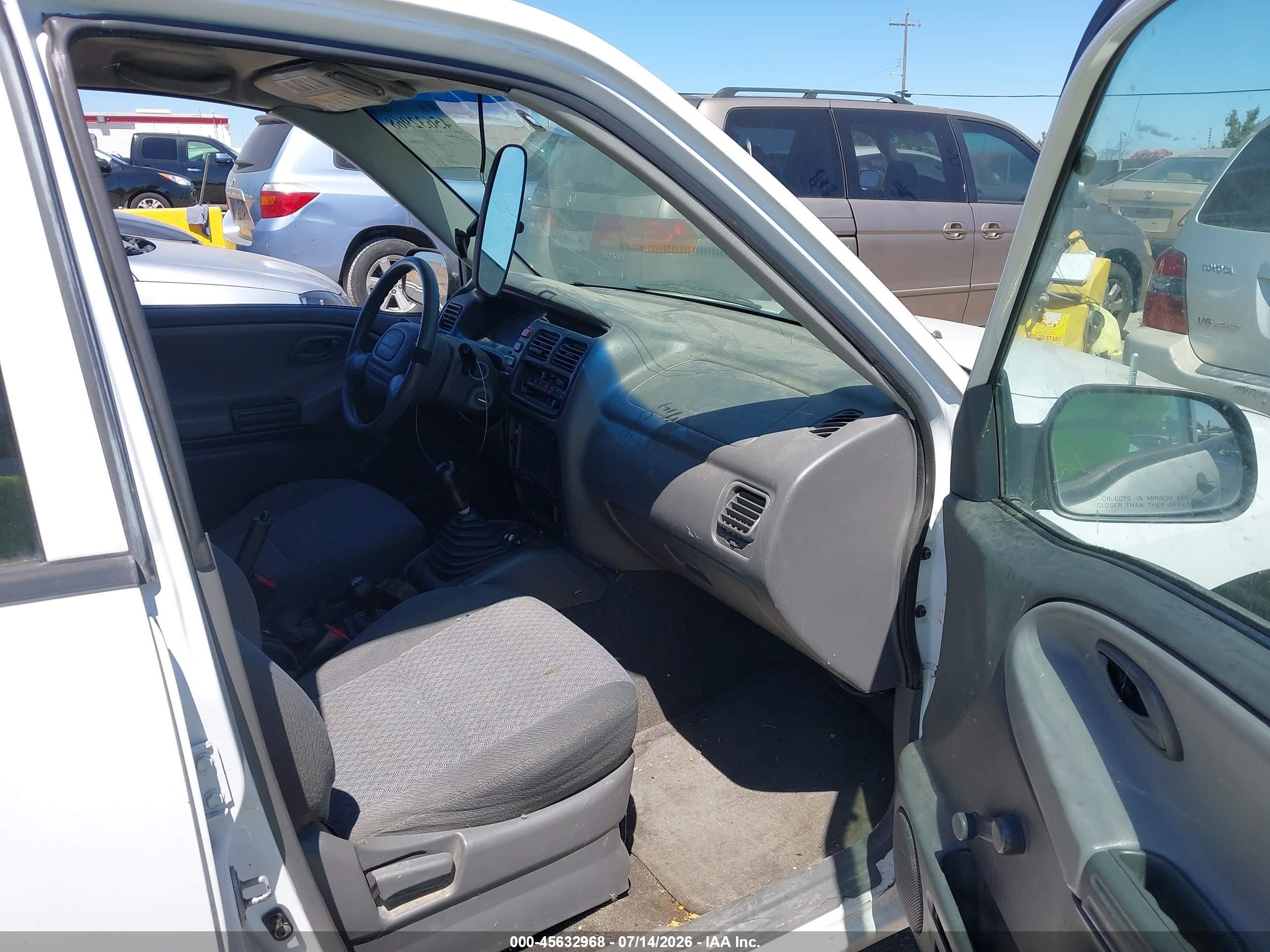 2003 Chevrolet Tracker Hard Top Base Белый vin: 2CNBJ13C736949103