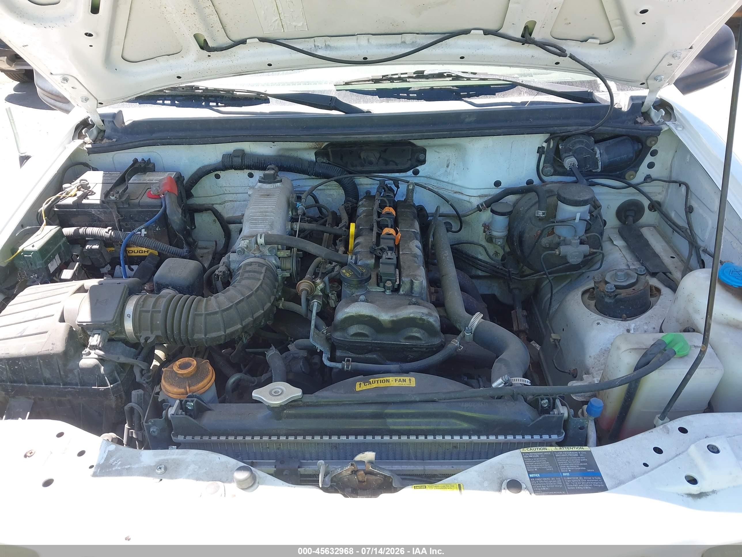 2003 Chevrolet Tracker Hard Top Base Белый vin: 2CNBJ13C736949103