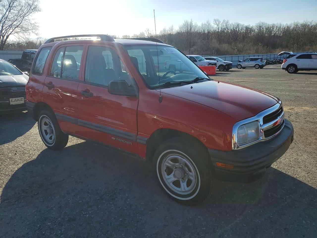 2003 Chevrolet Tracker Red vin: 2CNBJ13CX36952142