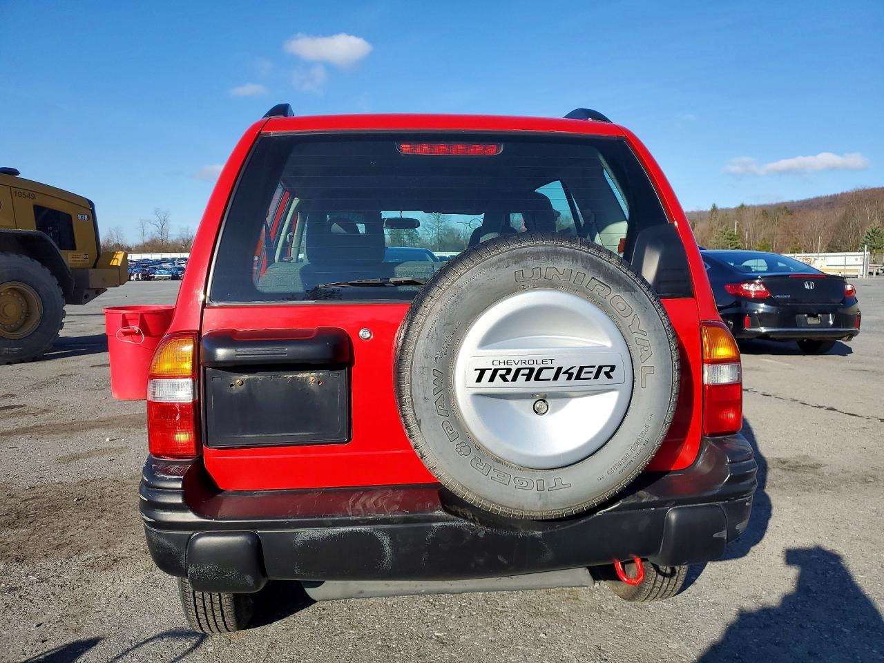 2003 Chevrolet Tracker Red vin: 2CNBJ13CX36952142