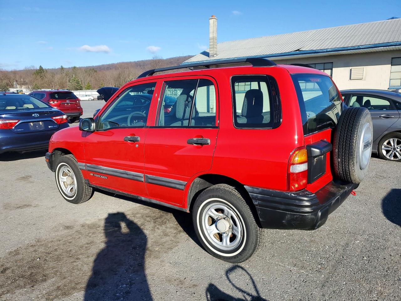 2003 Chevrolet Tracker Red vin: 2CNBJ13CX36952142
