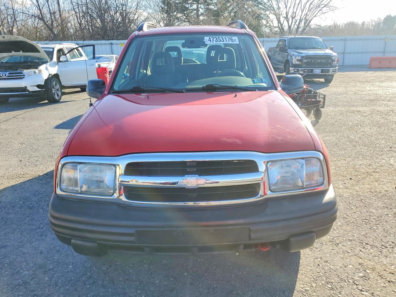 2003 Chevrolet Tracker Red vin: 2CNBJ13CX36952142