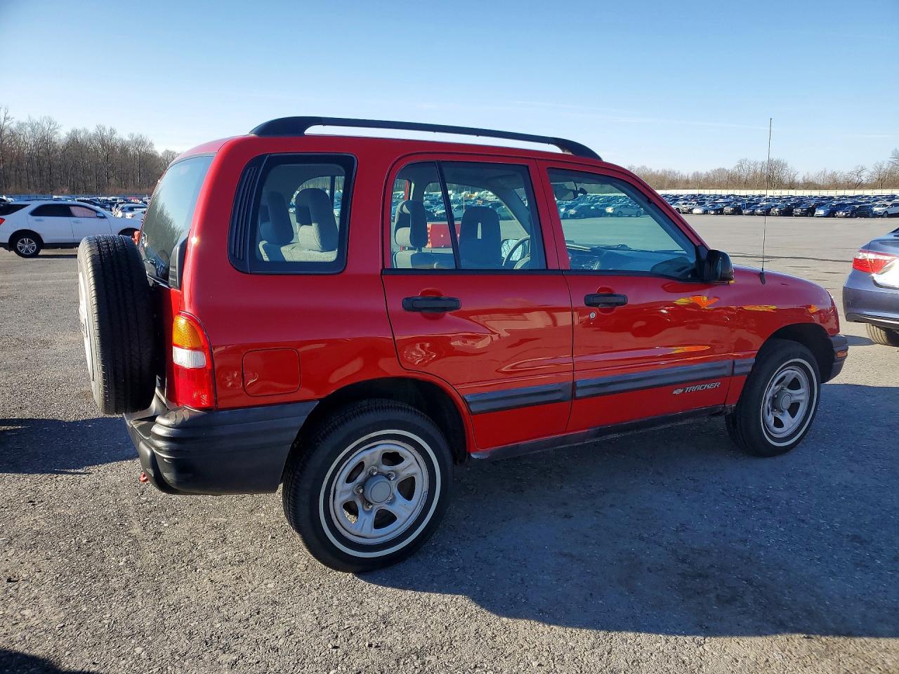 2003 Chevrolet Tracker Red vin: 2CNBJ13CX36952142