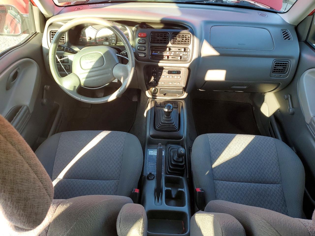 2003 Chevrolet Tracker Red vin: 2CNBJ13CX36952142