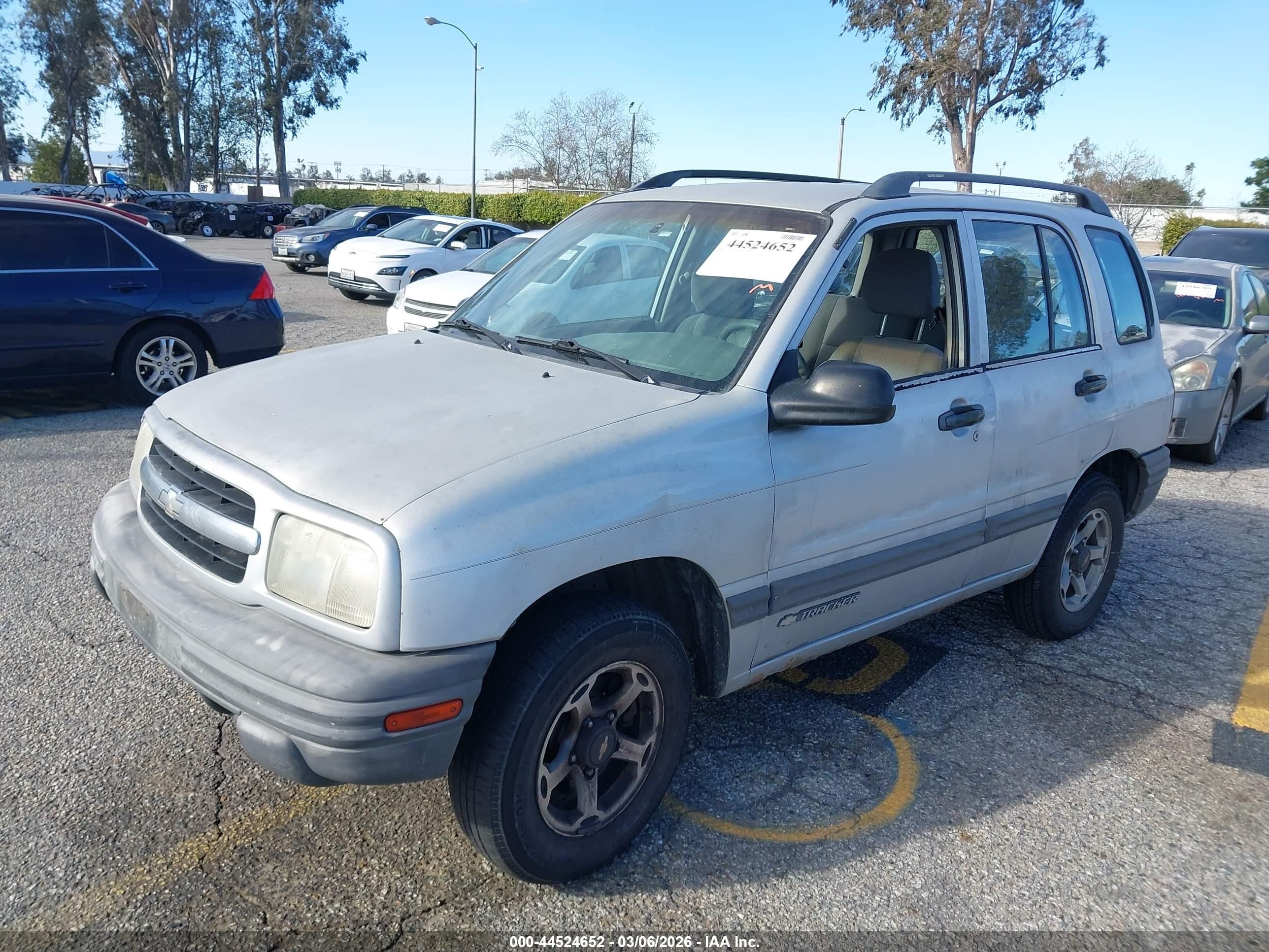 2000 Chevrolet Tracker Hard Top Silver vin: 2CNBJ13CXY6919553