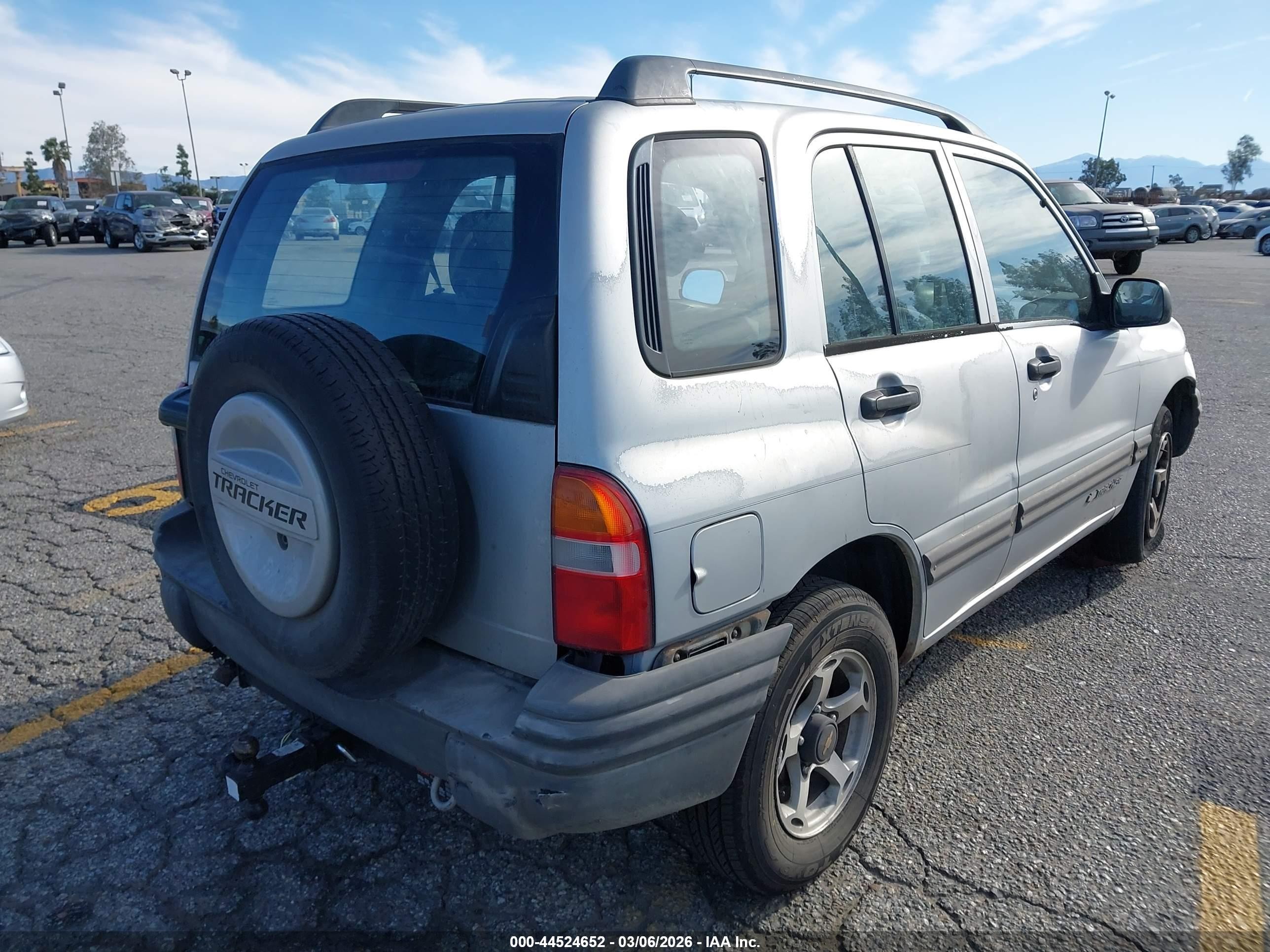2000 Chevrolet Tracker Hard Top Silver vin: 2CNBJ13CXY6919553