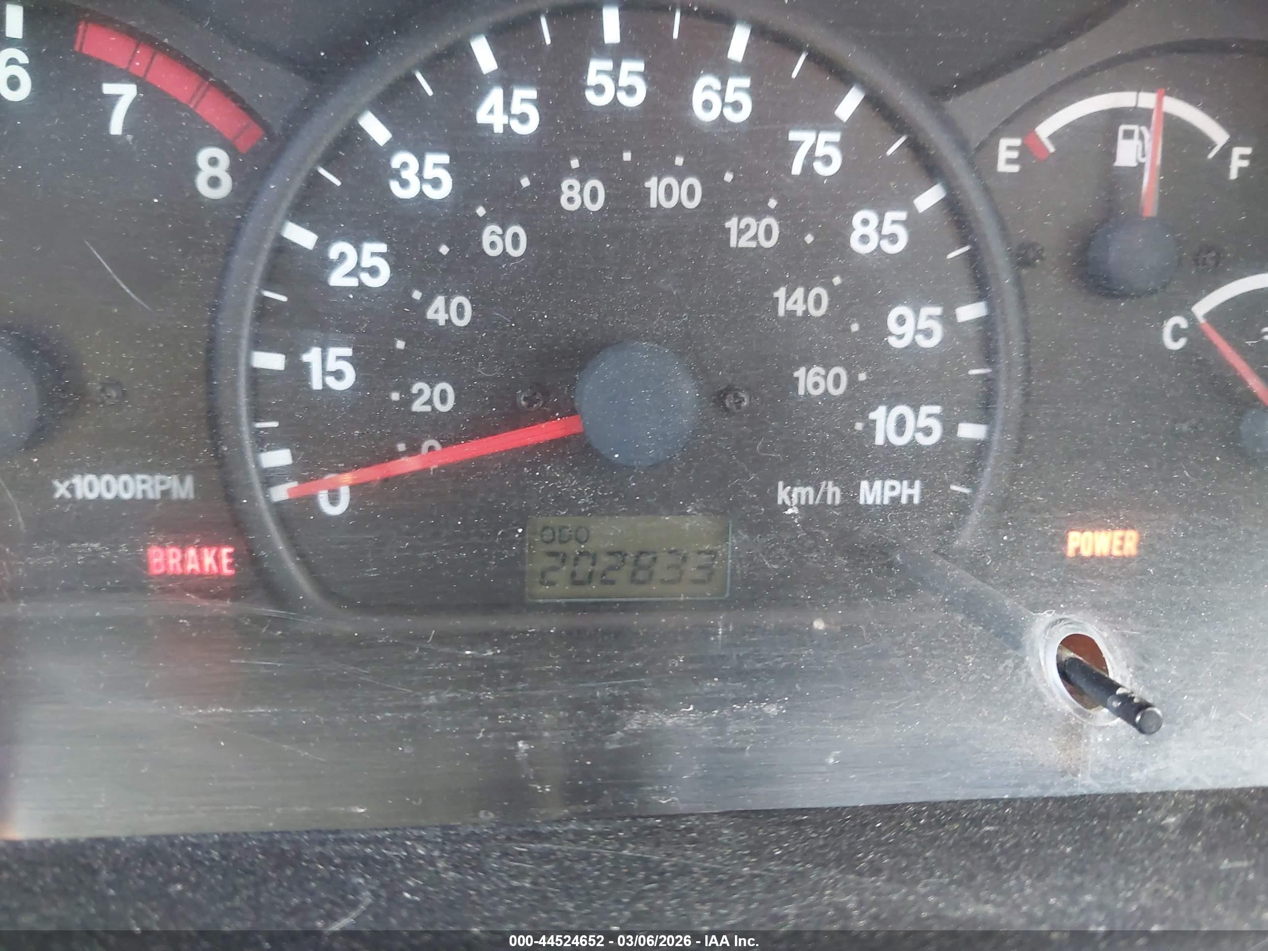 2000 Chevrolet Tracker Hard Top Silver vin: 2CNBJ13CXY6919553