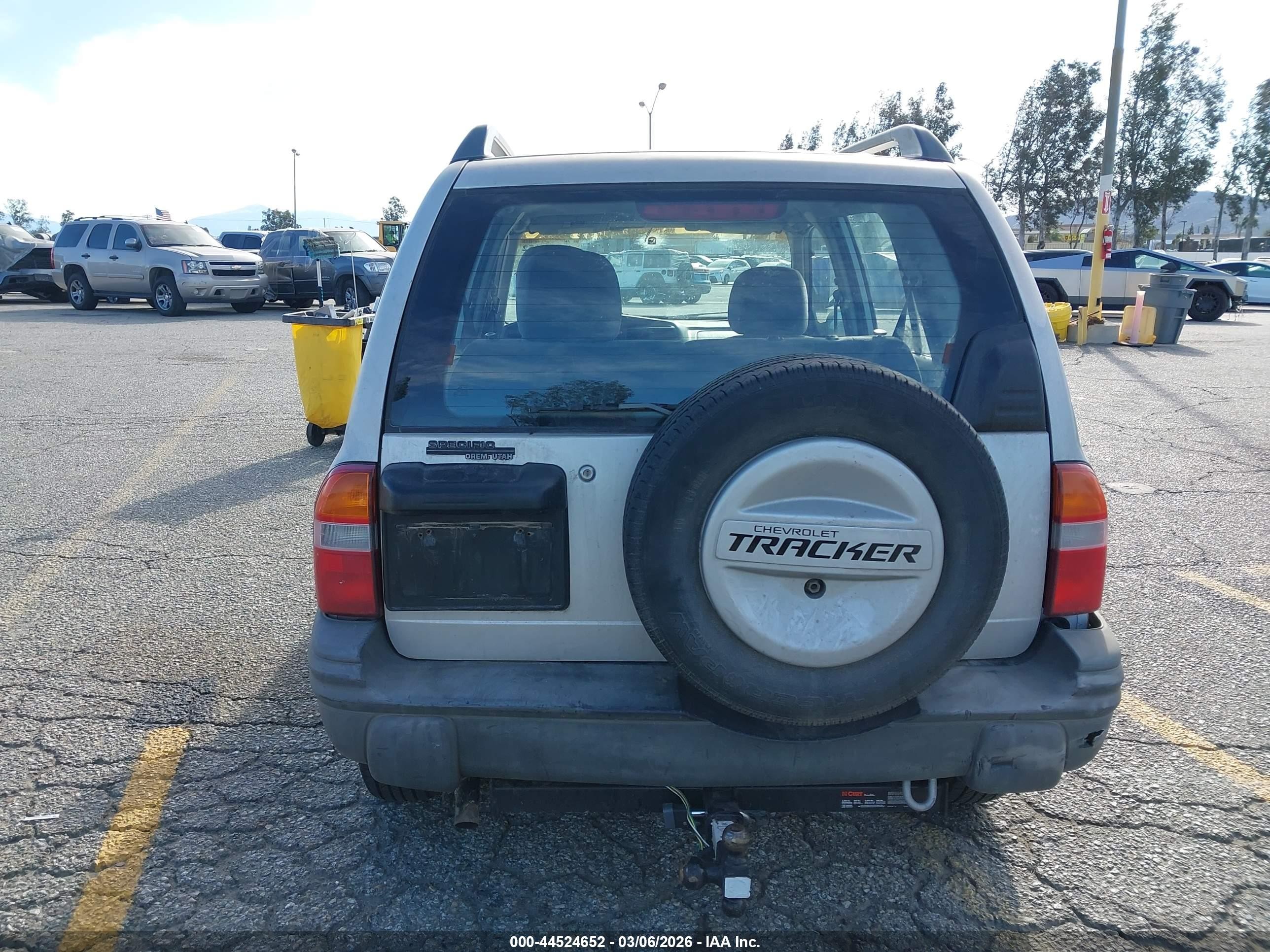 2000 Chevrolet Tracker Hard Top Silver vin: 2CNBJ13CXY6919553
