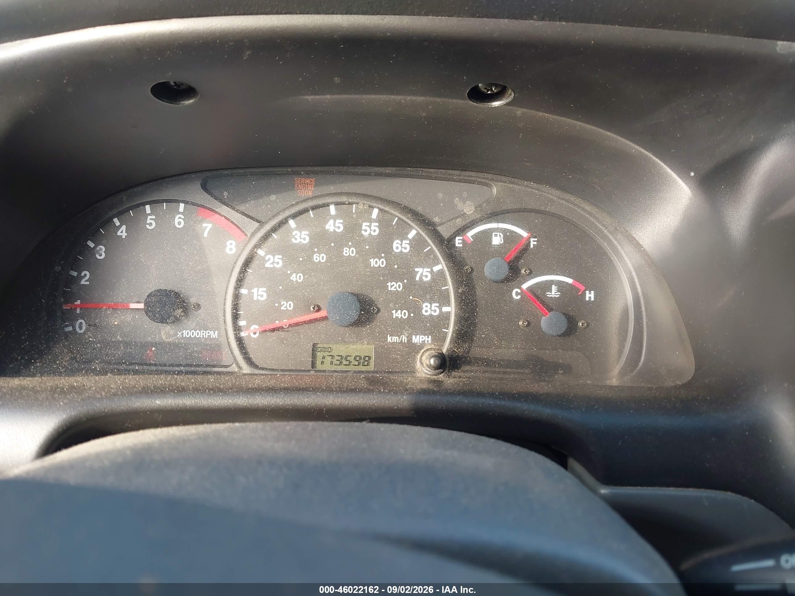 2000 Chevrolet Tracker   Maroon vin: 2CNBJ1866Y6942881