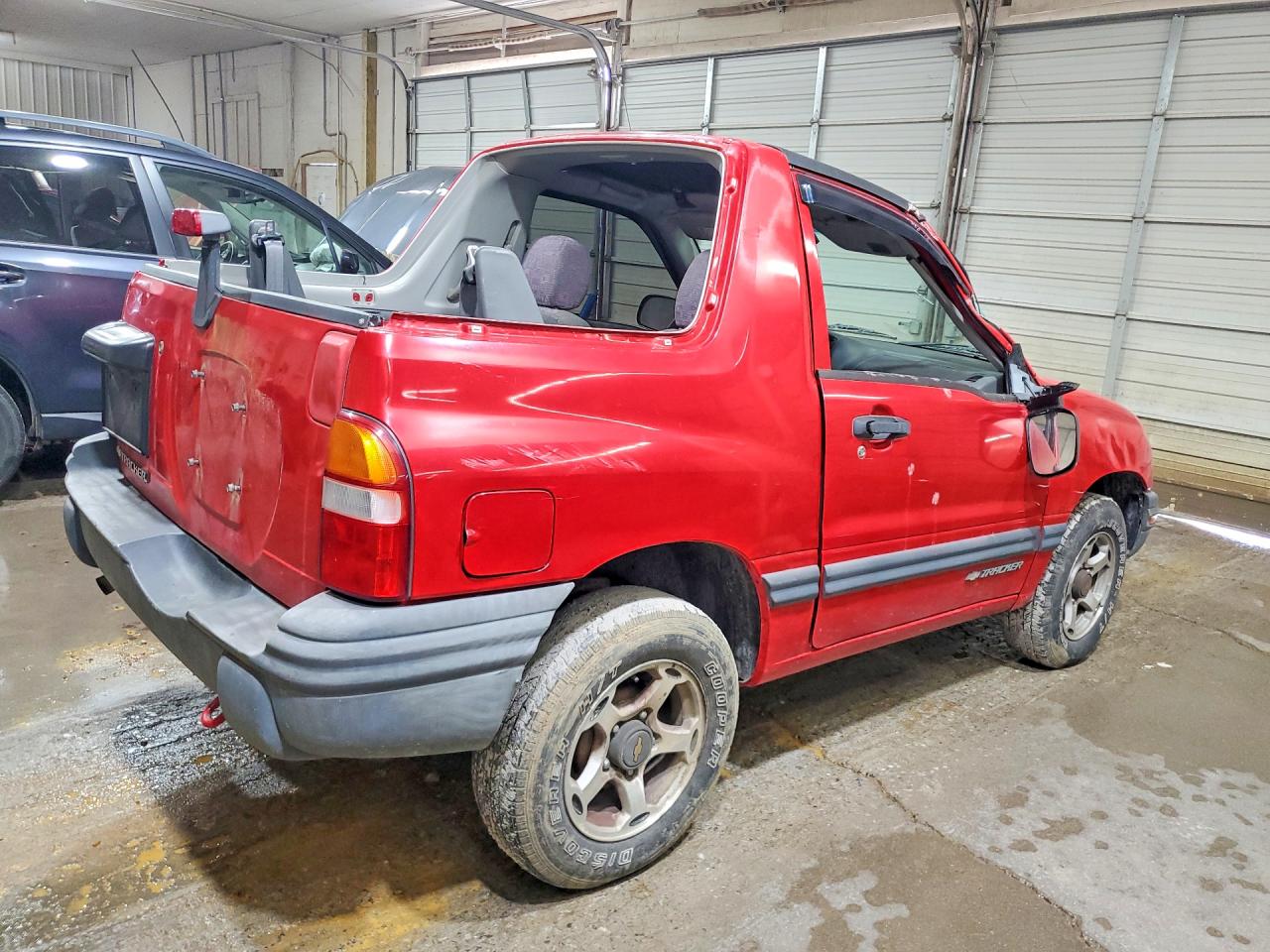 2001 Chevrolet Tracker Red vin: 2CNBJ18C716943937