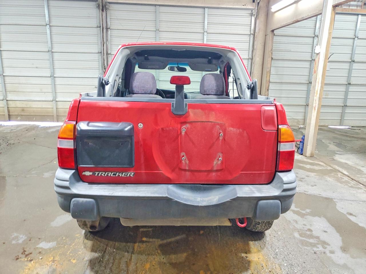 2001 Chevrolet Tracker Red vin: 2CNBJ18C716943937