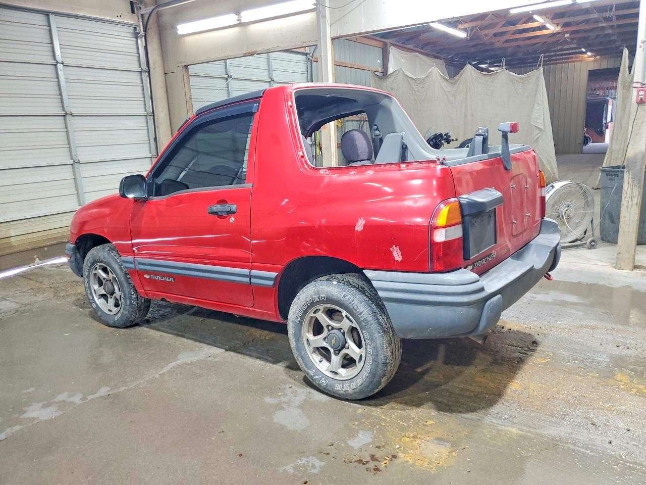 2001 Chevrolet Tracker Red vin: 2CNBJ18C716943937