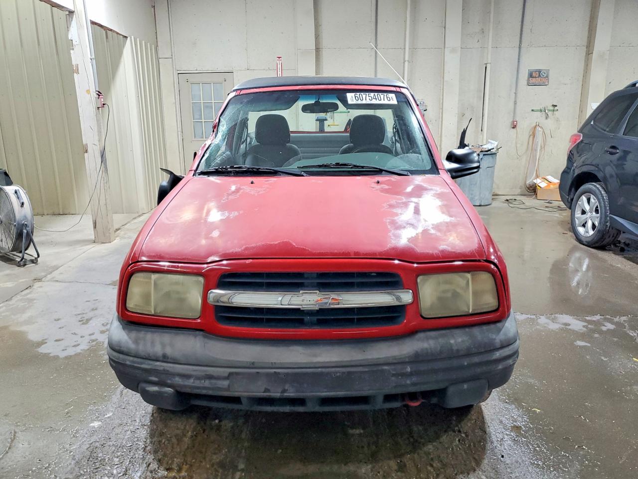 2001 Chevrolet Tracker Red vin: 2CNBJ18C716943937