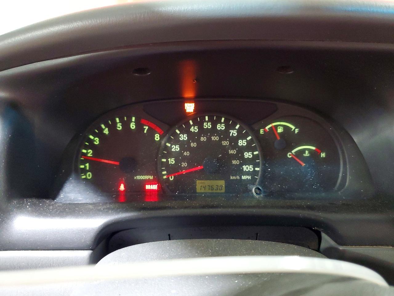 2001 Chevrolet Tracker Red vin: 2CNBJ18C716943937