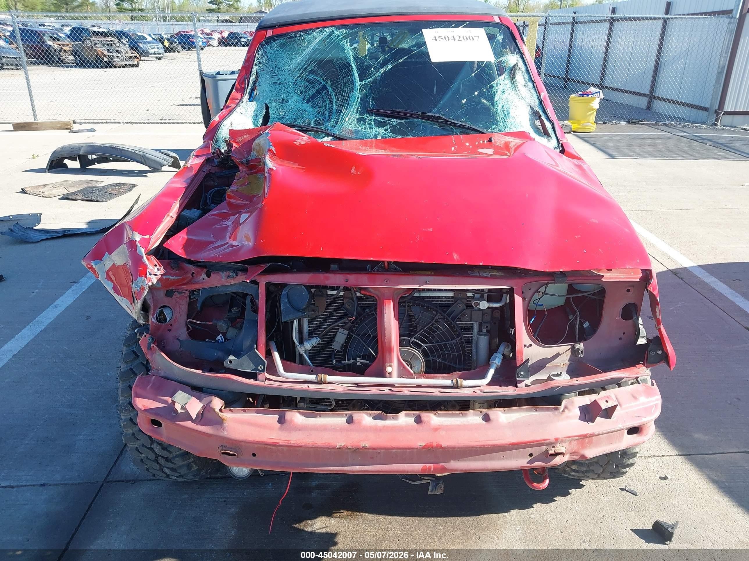 1999 Chevrolet Tracker   Red vin: 2CNBJ18C9X6931507