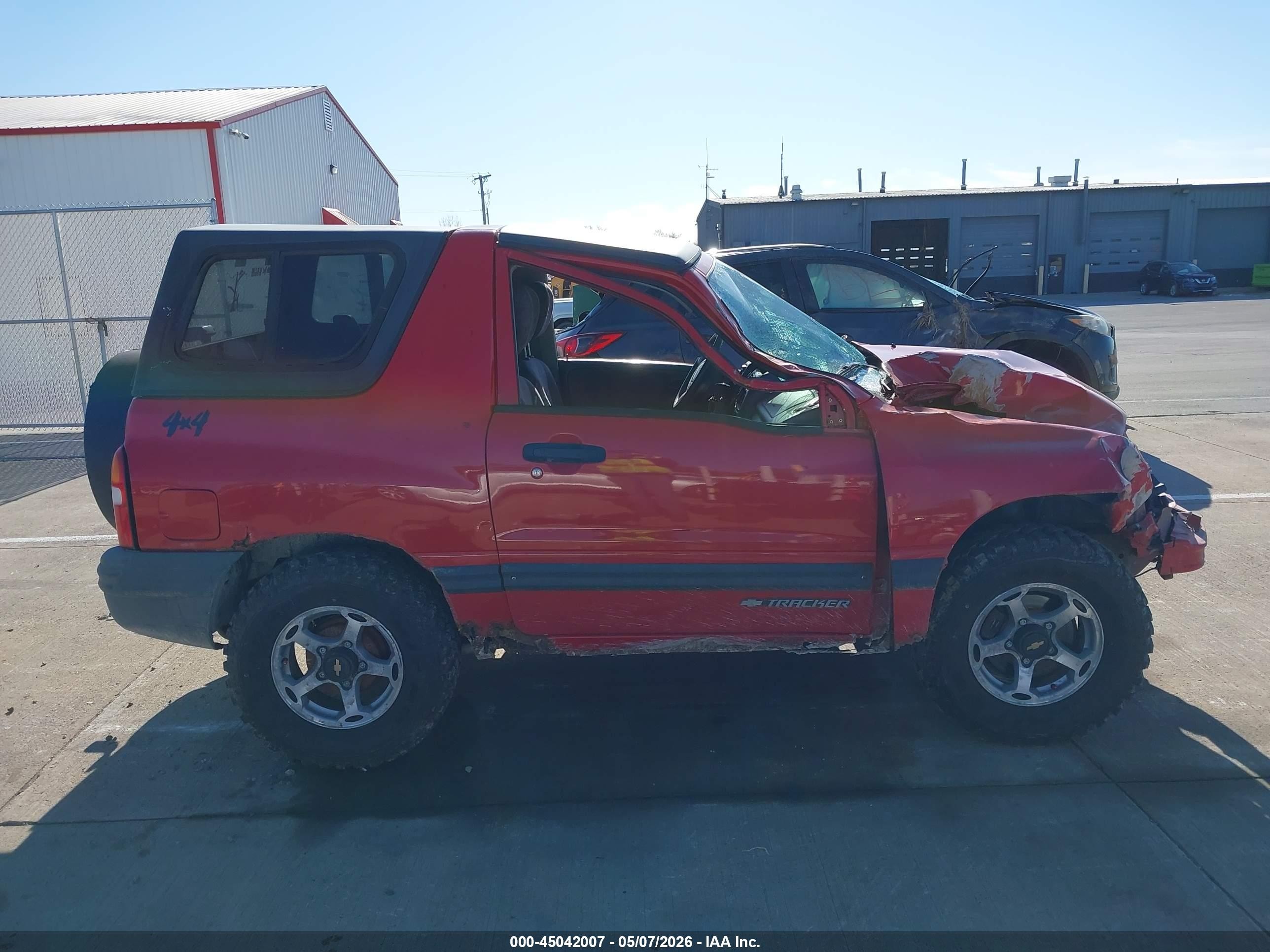 1999 Chevrolet Tracker   Red vin: 2CNBJ18C9X6931507