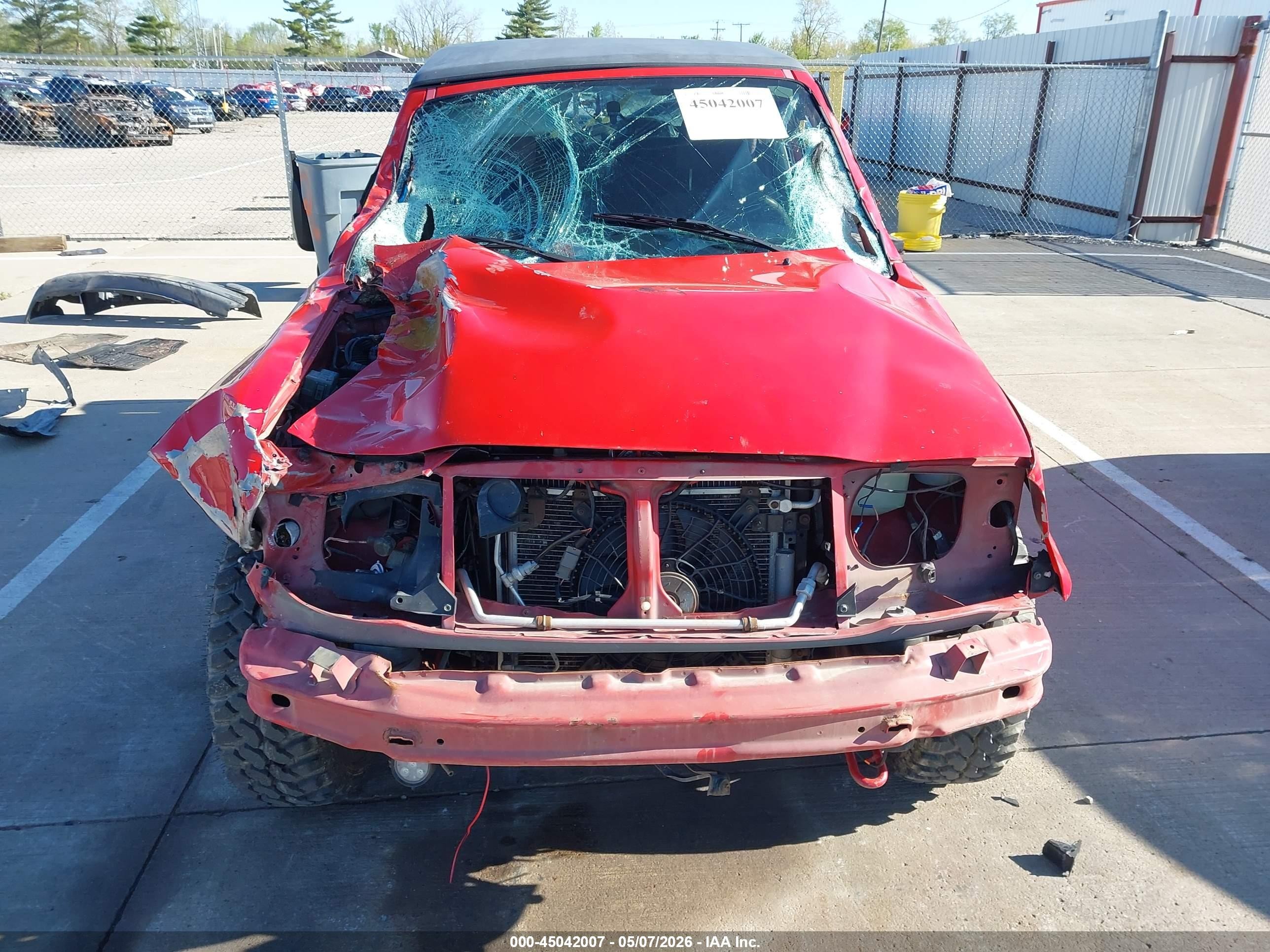 1999 Chevrolet Tracker   Red vin: 2CNBJ18C9X6931507