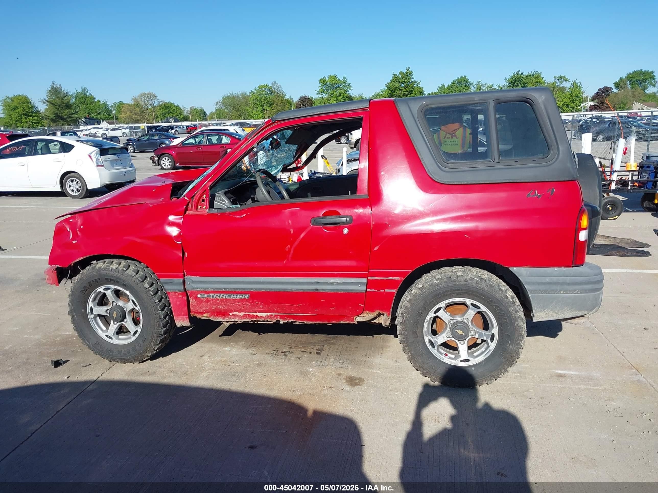 1999 Chevrolet Tracker   Red vin: 2CNBJ18C9X6931507