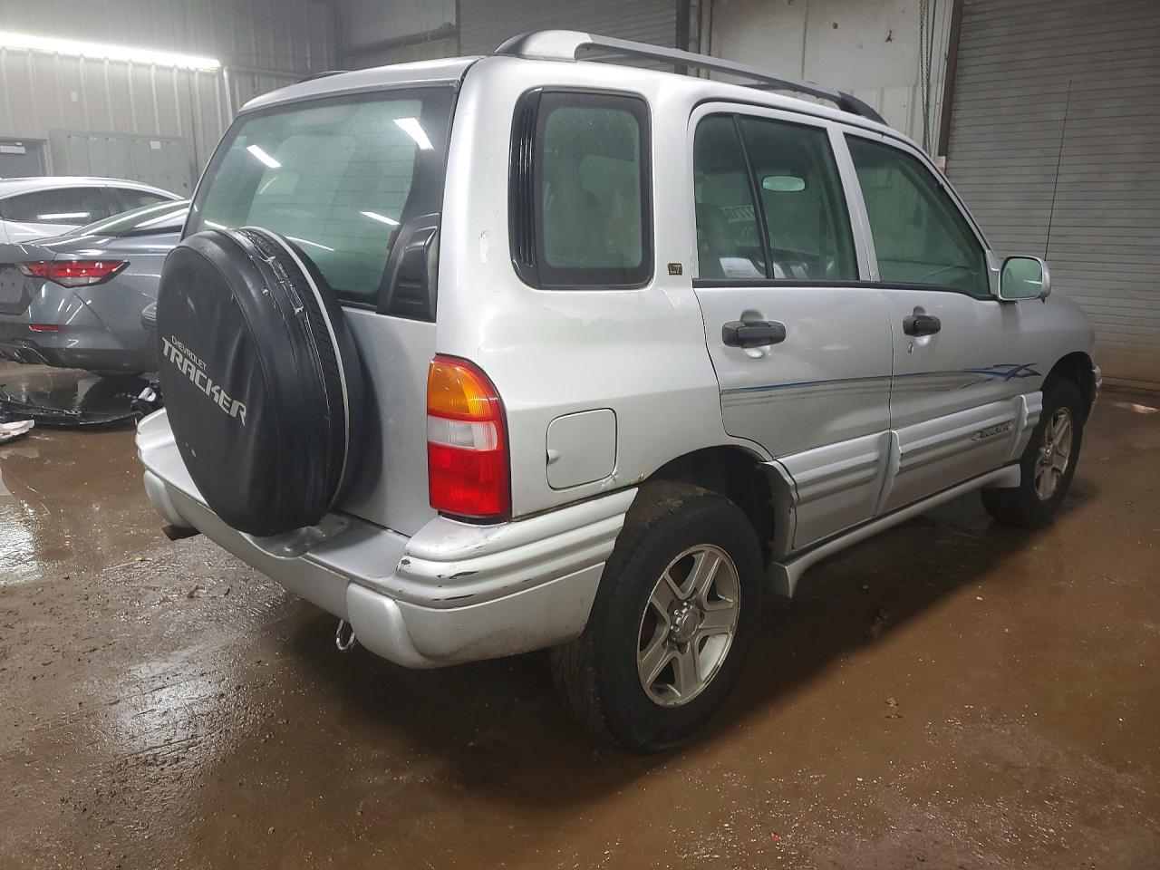2002 Chevrolet Tracker Lt Серебряный vin: 2CNBJ634526927315