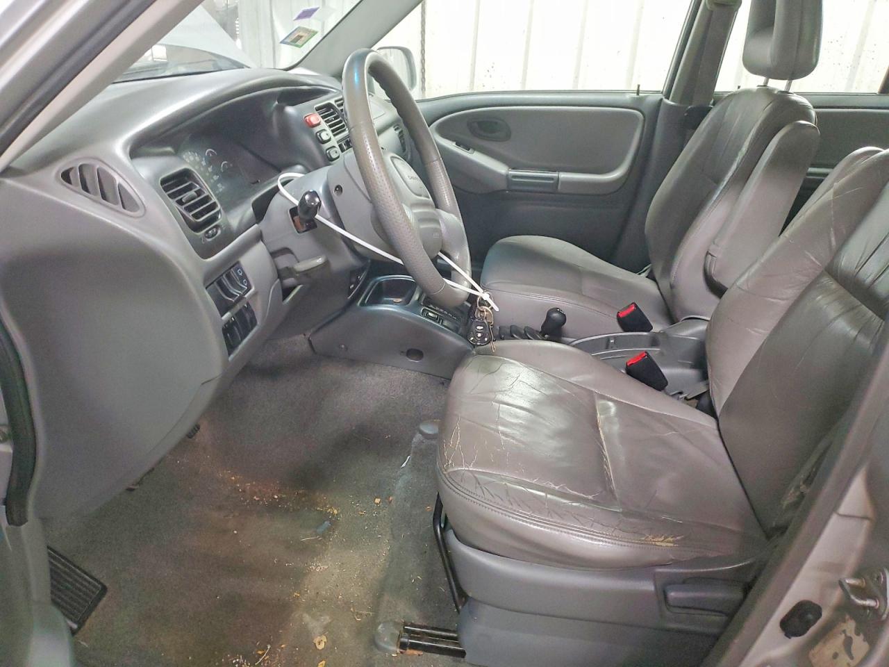 2002 Chevrolet Tracker Lt Серебряный vin: 2CNBJ634526927315