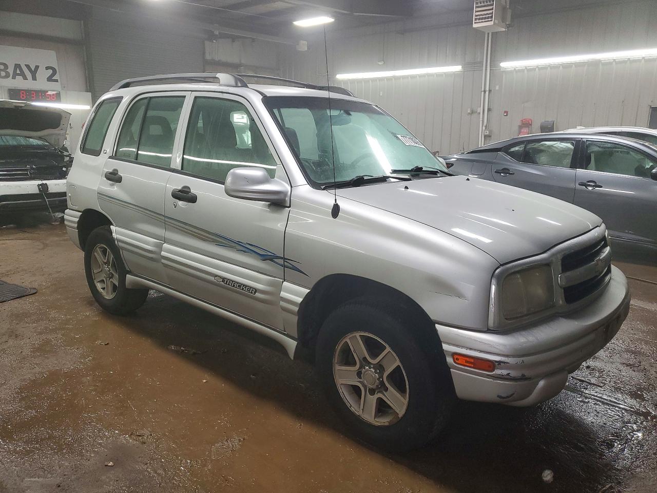 2002 Chevrolet Tracker Lt Серебряный vin: 2CNBJ634526927315