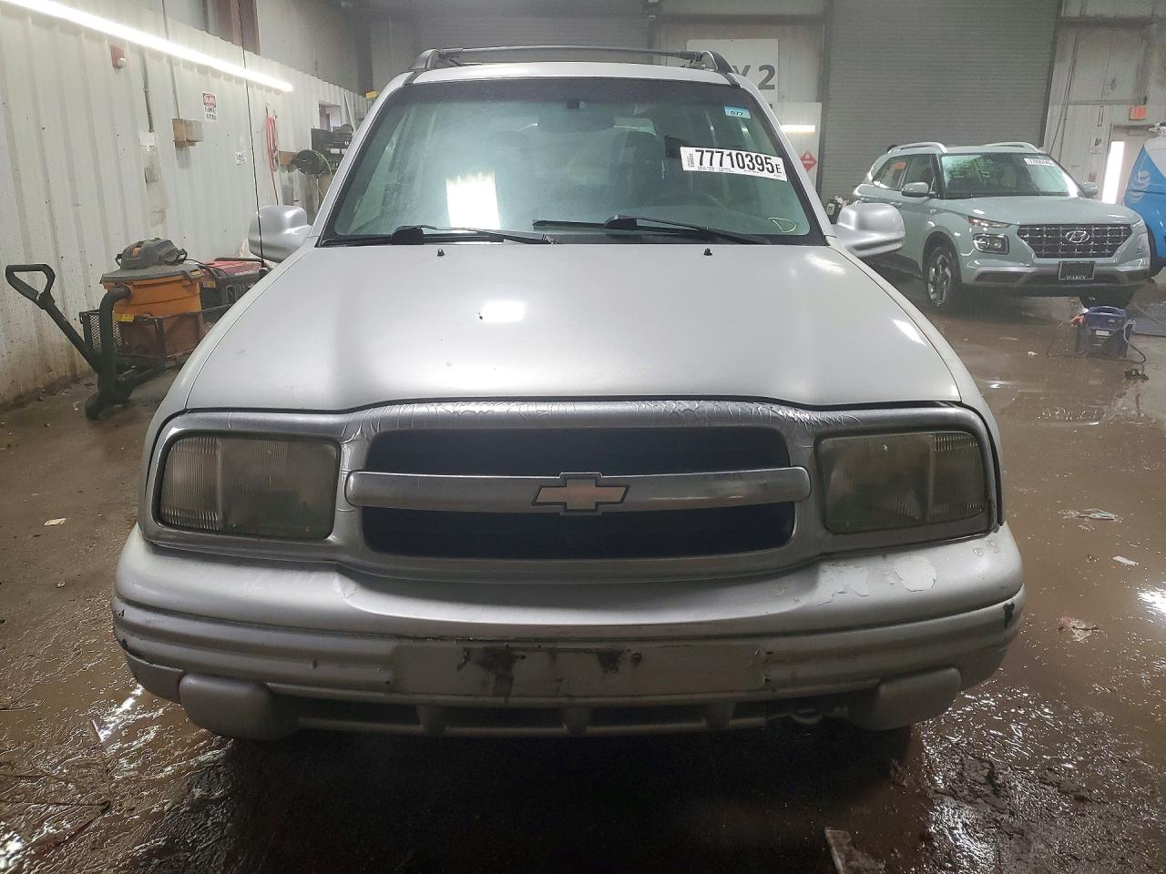 2002 Chevrolet Tracker Lt Серебряный vin: 2CNBJ634526927315