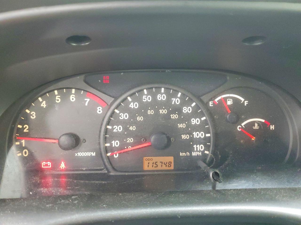 2002 Chevrolet Tracker Lt Серебряный vin: 2CNBJ634526927315